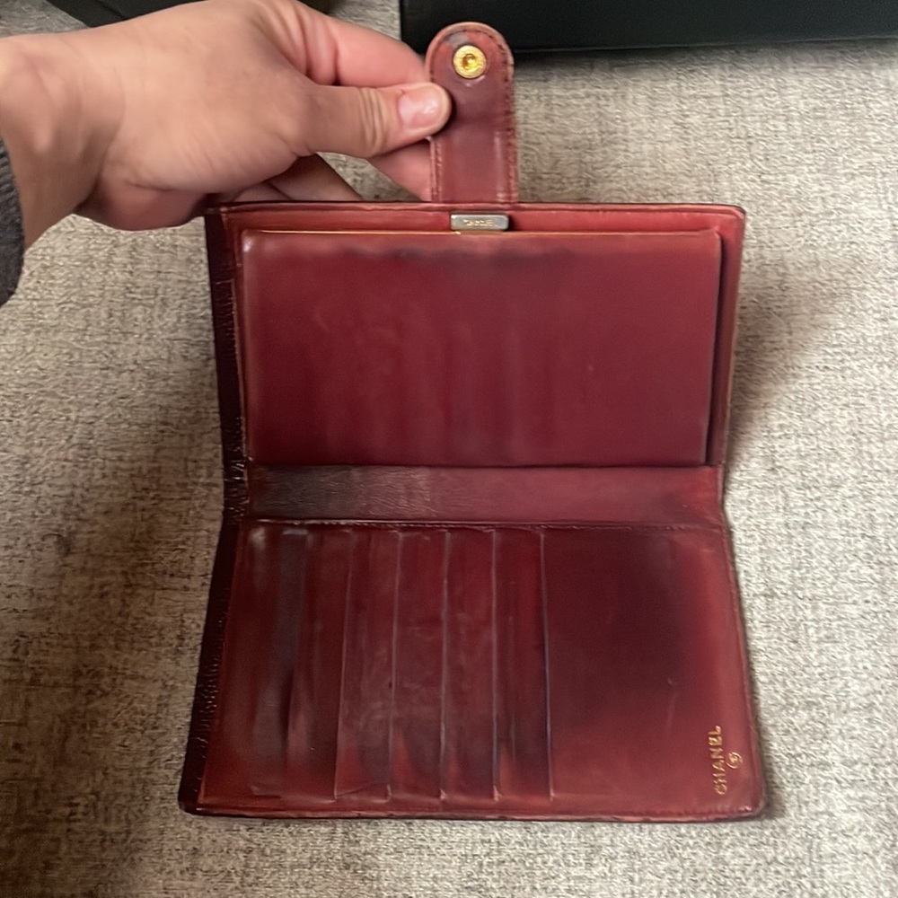 Chanel Raspberry Caviar long bifold wallet with front snap - Picture 5 of 15